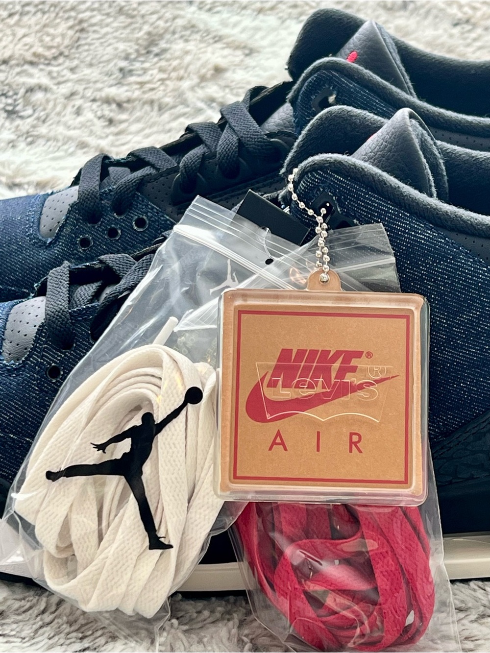 Air Jordan 3 x Levi’s Indigo Denim and Gym Red (IH7959-400) M11.5 - Picture 6 of 9